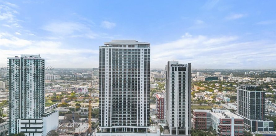 Condo in Miami, Florida, 2 bedrooms  № 2002867