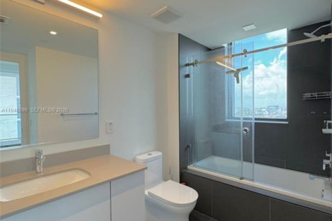 Condo in Miami, Florida, 2 bedrooms  № 2002867 - photo 17