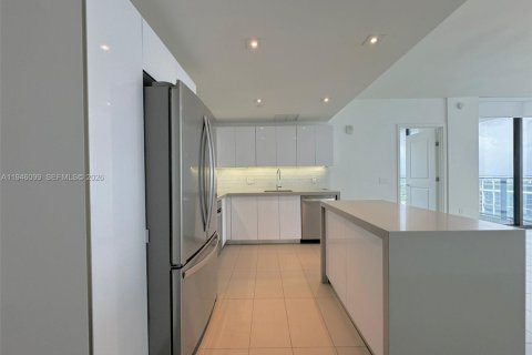 Condo in Miami, Florida, 2 bedrooms  № 2002867 - photo 10