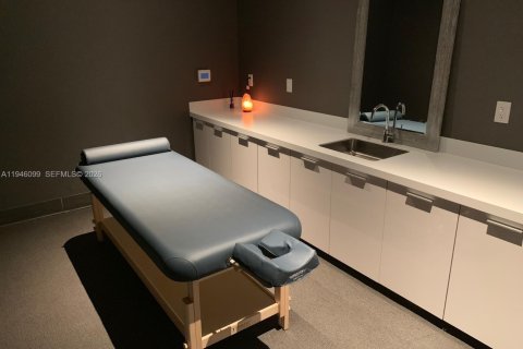 Condo in Miami, Florida, 2 bedrooms  № 2002867 - photo 26