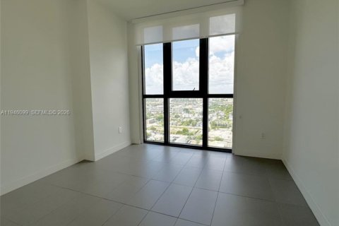Condo in Miami, Florida, 2 bedrooms  № 2002867 - photo 6