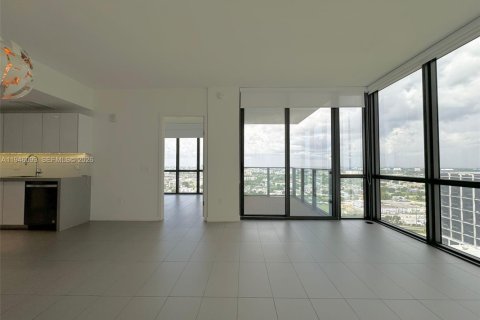 Condo in Miami, Florida, 2 bedrooms  № 2002867 - photo 13