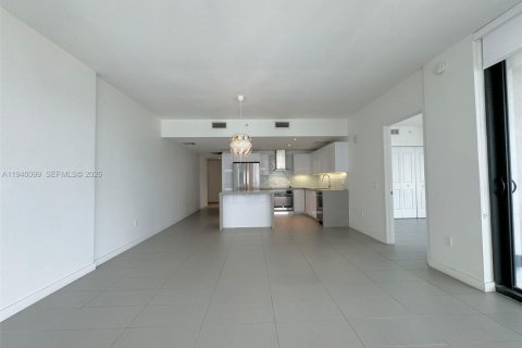 Condo in Miami, Florida, 2 bedrooms  № 2002867 - photo 14