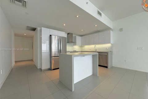 Condo in Miami, Florida, 2 bedrooms  № 2002867 - photo 3