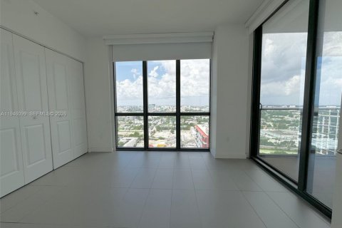 Condo in Miami, Florida, 2 bedrooms  № 2002867 - photo 15