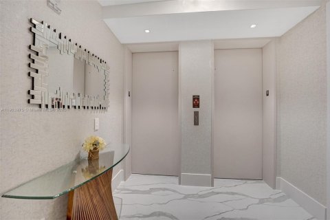 Condo in Sunny Isles Beach, Florida, 3 bedrooms  № 1954834 - photo 12