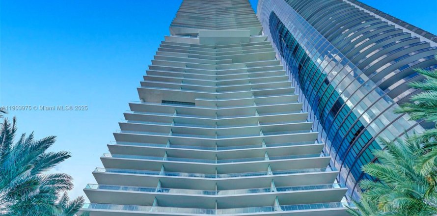 Condo in Sunny Isles Beach, Florida, 3 bedrooms  № 1954834