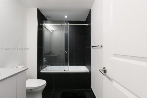 Снять в аренду кондоминиум в Майами, Флорида 2 спальни, 81.57м2, № 2028590 - фото 23