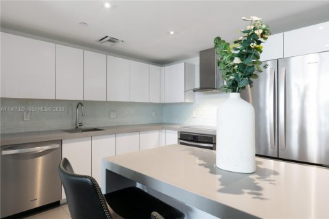 Снять в аренду кондоминиум в Майами, Флорида 2 спальни, 81.57м2, № 2028590 - фото 28