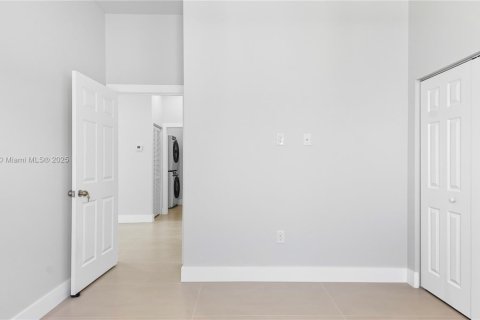 Commercial property in Fort Lauderdale, Florida 294.13 sq.m. № 1971505 - photo 16