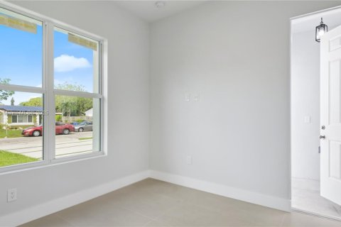 Commercial property in Fort Lauderdale, Florida 294.13 sq.m. № 1971505 - photo 11