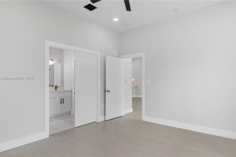 Commercial property in Fort Lauderdale, Florida 294.13 sq.m. № 1971505 - photo 26