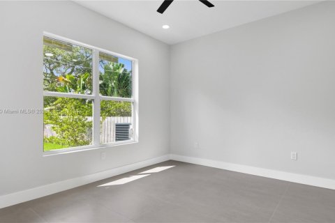 Commercial property in Fort Lauderdale, Florida 294.13 sq.m. № 1971505 - photo 25