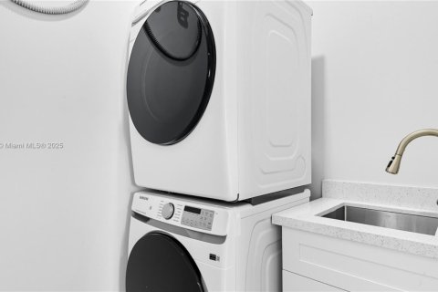 Commercial property in Fort Lauderdale, Florida 294.13 sq.m. № 1971505 - photo 14