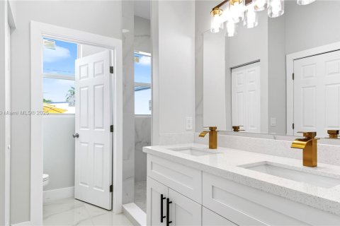 Commercial property in Fort Lauderdale, Florida 294.13 sq.m. № 1971505 - photo 27