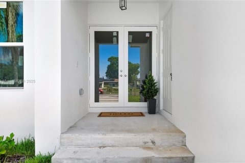 Commercial property in Fort Lauderdale, Florida 294.13 sq.m. № 1971505 - photo 6