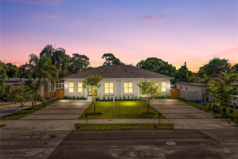 Commercial property in Fort Lauderdale, Florida 294.13 sq.m. № 1971505 - photo 4