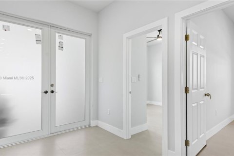 Commercial property in Fort Lauderdale, Florida 294.13 sq.m. № 1971505 - photo 8