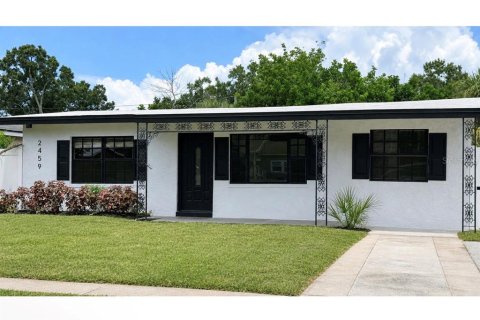 House in Saint Petersburg, Florida 3 bedrooms, 100.33 sq.m. № 2322773