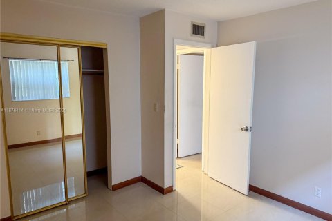 Condo in Hollywood, Florida, 2 bedrooms  № 1927091 - photo 18