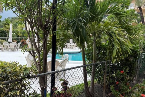 Condo in Hollywood, Florida, 2 bedrooms  № 1927091 - photo 13