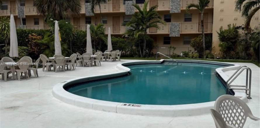 Condo in Hollywood, Florida, 2 bedrooms  № 1927091