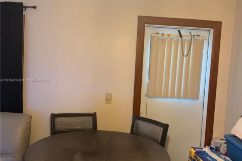 Condo in Hollywood, Florida, 2 bedrooms  № 1927091 - photo 5