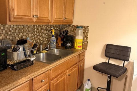 Condo in Hollywood, Florida, 2 bedrooms  № 1927091 - photo 4