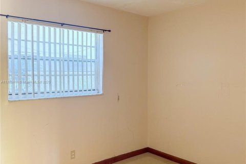 Condo in Hollywood, Florida, 2 bedrooms  № 1927091 - photo 17