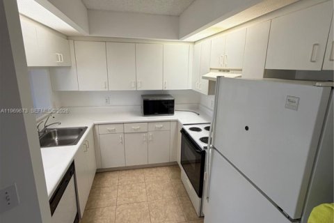 Villa ou maison à louer à Pembroke Pines, Floride: 1 chambre, 98.1 m2 № 2030396 - photo 9