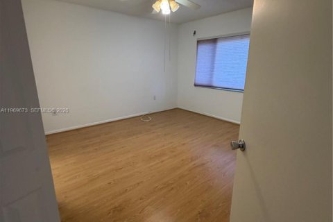 Villa ou maison à louer à Pembroke Pines, Floride: 1 chambre, 98.1 m2 № 2030396 - photo 4