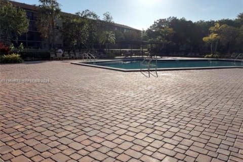 Villa ou maison à louer à Pembroke Pines, Floride: 1 chambre, 98.1 m2 № 2030396 - photo 12