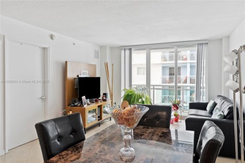 Condominio en venta en Miami Beach, Florida, 1 dormitorio, 75.07 m2 № 1942616 - foto 4