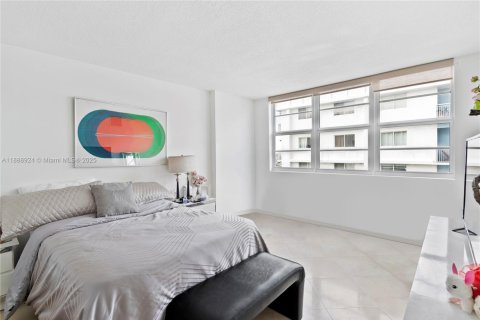 Condominio en venta en Miami Beach, Florida, 1 dormitorio, 75.07 m2 № 1942616 - foto 9