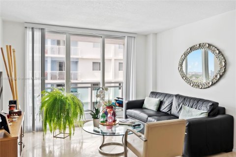 Condominio en venta en Miami Beach, Florida, 1 dormitorio, 75.07 m2 № 1942616 - foto 3