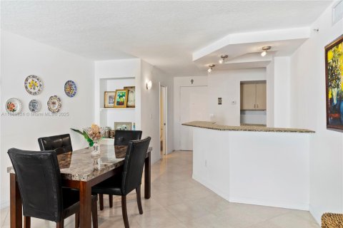 Condominio en venta en Miami Beach, Florida, 1 dormitorio, 75.07 m2 № 1942616 - foto 5