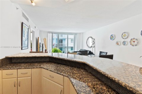 Condominio en venta en Miami Beach, Florida, 1 dormitorio, 75.07 m2 № 1942616 - foto 7