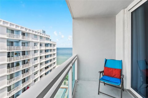 Condominio en venta en Miami Beach, Florida, 1 dormitorio, 75.07 m2 № 1942616 - foto 1