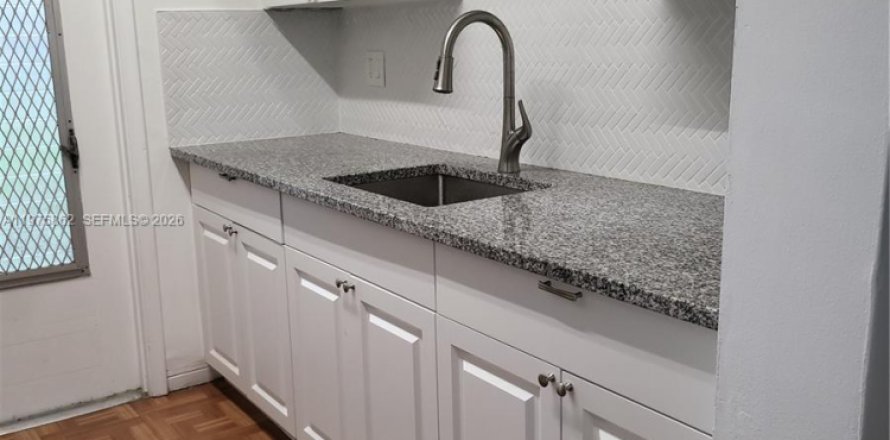 Apartment in Hollywood, Florida 1 bedroom № 2038345