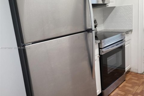 Apartment in Hollywood, Florida 1 bedroom № 2038345 - photo 2