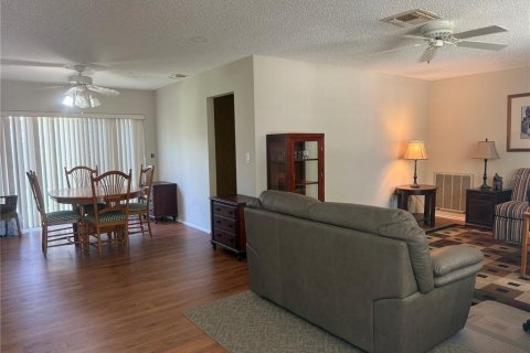 Villa ou maison à vendre à Holiday, Floride: 2 chambres, 123.93 m2 № 2147583 - photo 5