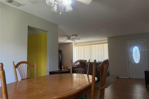 Villa ou maison à vendre à Holiday, Floride: 2 chambres, 123.93 m2 № 2147583 - photo 8