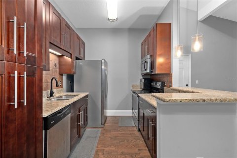Condo in Altamonte Springs, Florida, 2 bedrooms  № 2091766 - photo 12