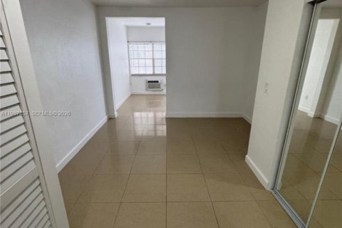 Condominio en alquiler en Miami Beach, Florida, 36.23 m2 № 2047823 - foto 5