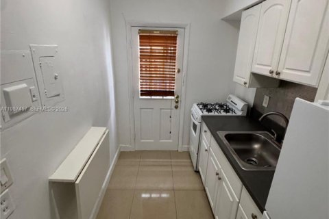Condominio en alquiler en Miami Beach, Florida, 36.23 m2 № 2047823 - foto 4
