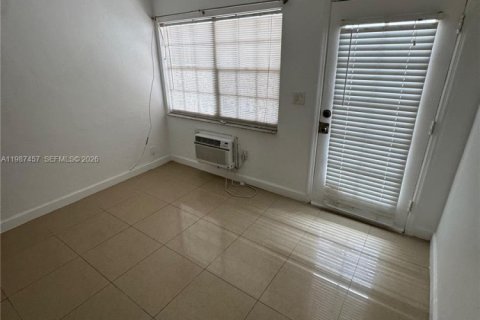 Condominio en alquiler en Miami Beach, Florida, 36.23 m2 № 2047823 - foto 3