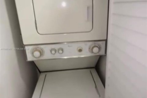 Estudio en el Condominio en Miami Beach, Florida  № 2047823