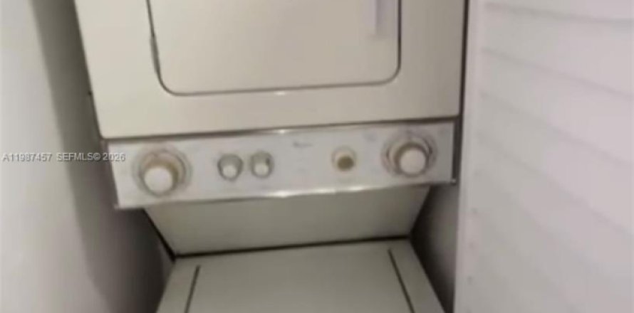 Estudio en el Condominio en Miami Beach, Florida  № 2047823