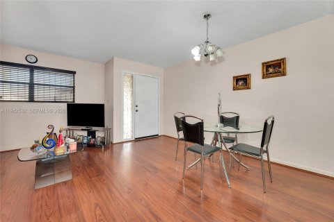 Copropriété à vendre à Miami, Floride: 1 chambre, 55.74 m2 № 1999273 - photo 4