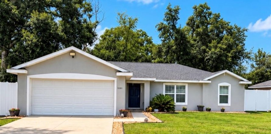 Villa ou maison à Summerfield, Floride 3 chambres, 148.92 m2 № 2403204